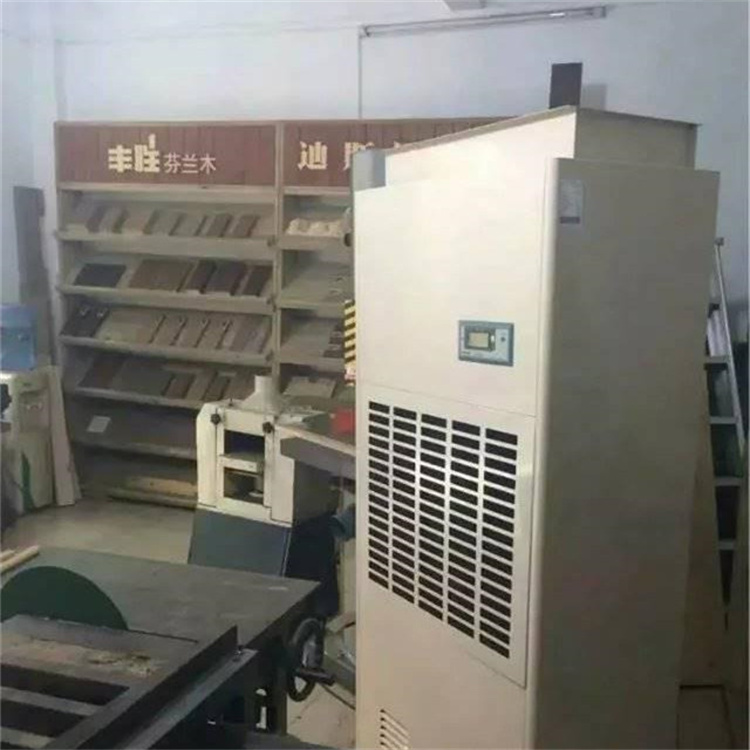 實(shí)木家具店運(yùn)用加濕器，有效防止家具開裂變形